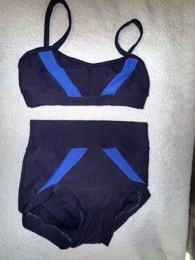 Bluewater Dancewear Set Size Medium Child Briefs
